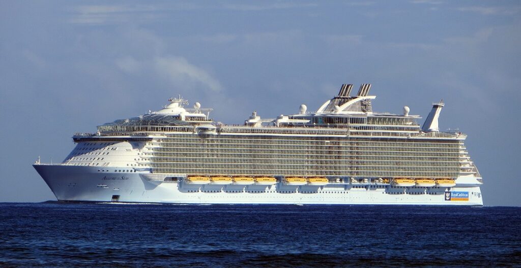 Top 10 Largest Cruise Ships in the world that can carry over 5,000 ...