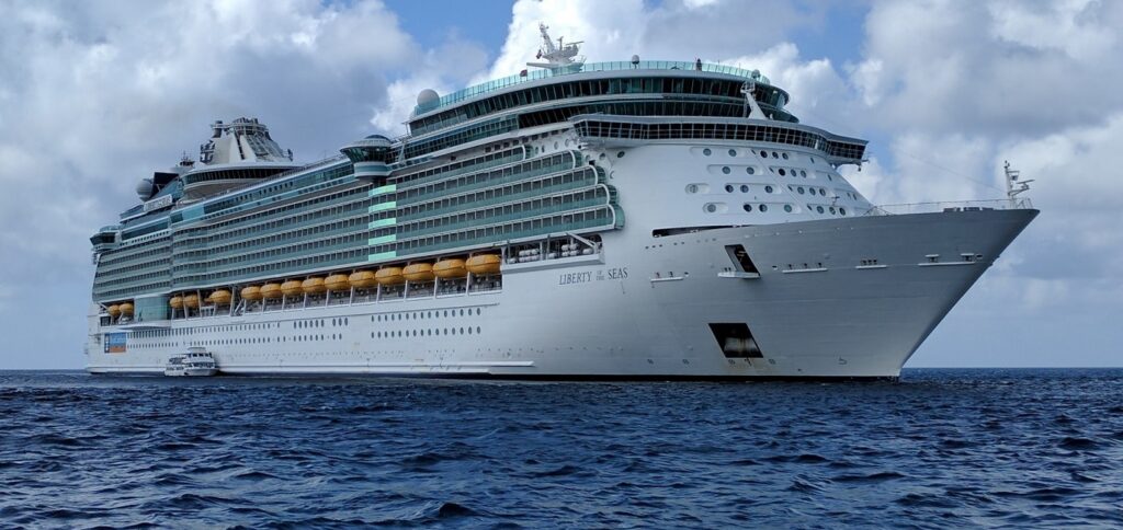 Top 10 Largest Cruise Ships in the world that can carry over 5,000 ...