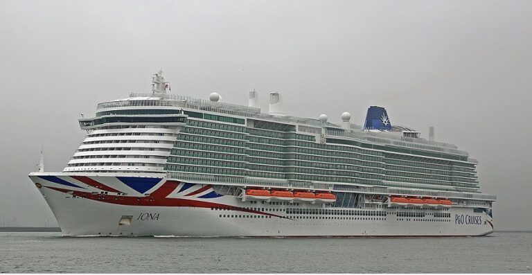 top-10-largest-cruise-ships-in-the-world-that-can-carry-over-5-000